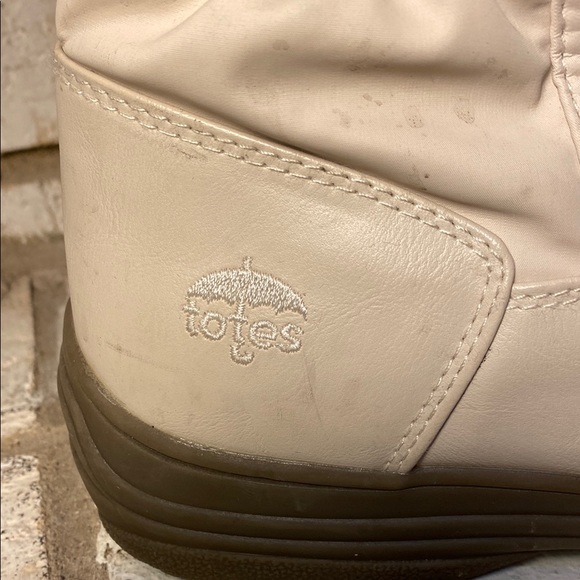 Totes Cream Winter Boots Quilted Insulation - Picture 2 of 4